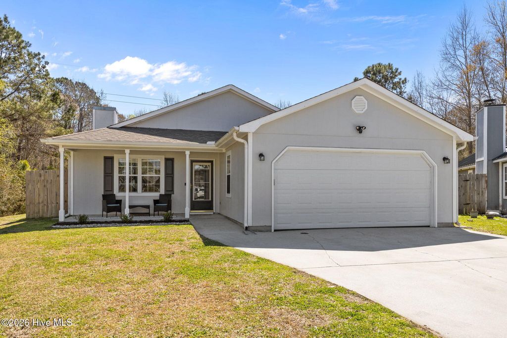 Photo of 229 Gray Fox Run, Hubert, NC 28539 (MLS # 100561771)