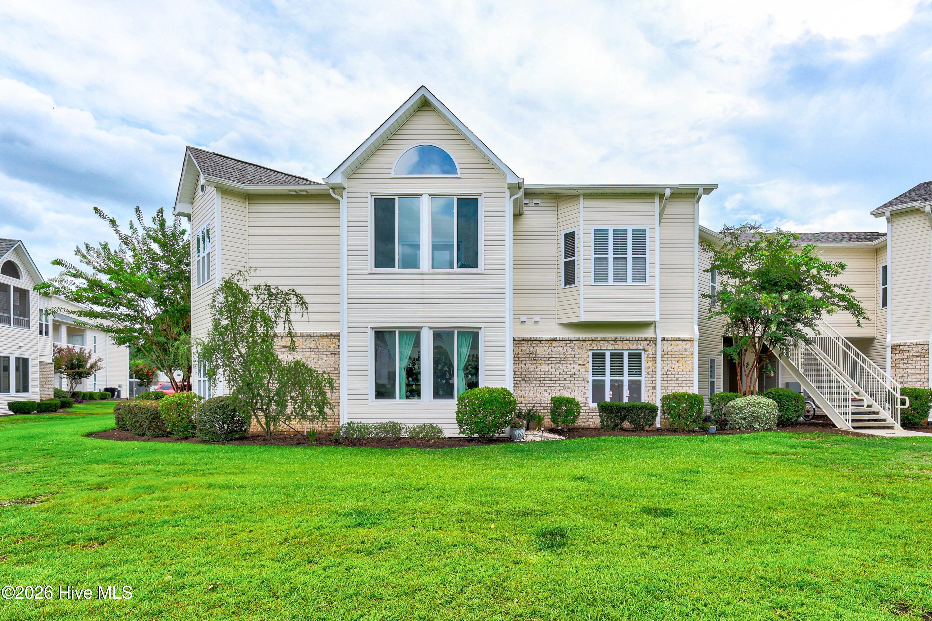 Photo 1 of 35 — 207 Fullford Lane 203, Wilmington, NC 28412