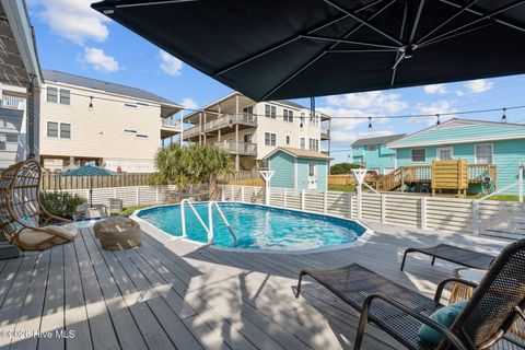 Tiny photo for 618 N Topsail Drive, Surf City, NC 28445 (MLS # 100560357)