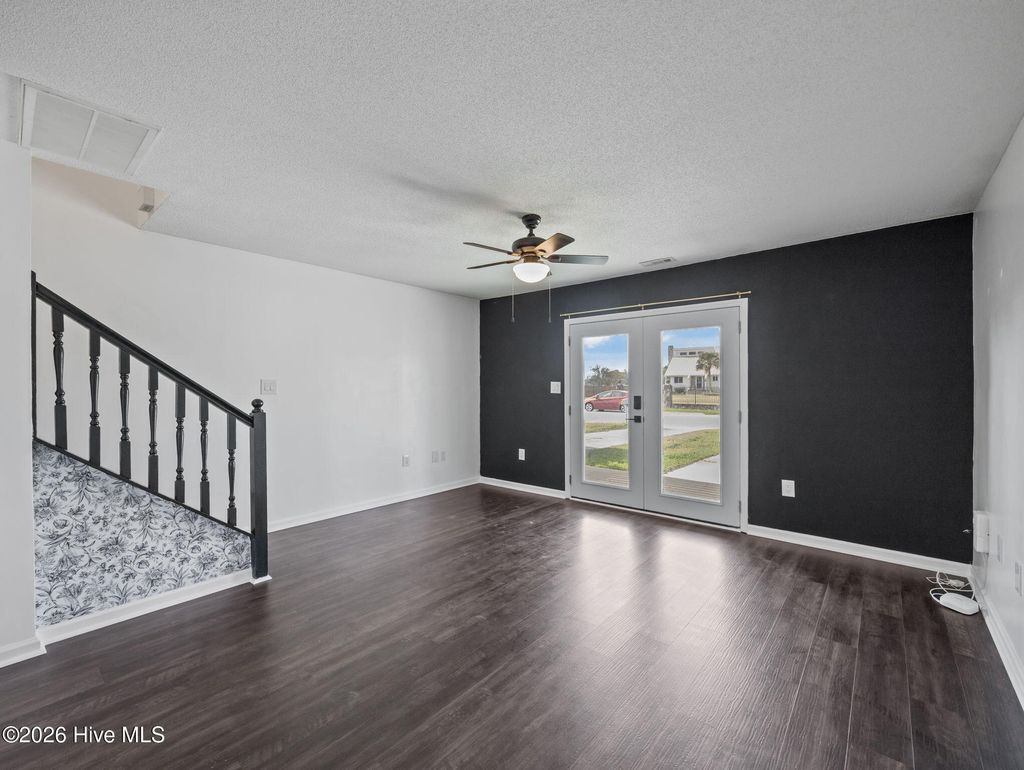 Photo of 92 Shoreline Drive, Jacksonville, NC 28540 (MLS # 100563237)