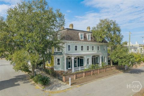 Townhouse For Sale - 114 W Bolton Street<br/> Chatham County, Savannah, GA 31401