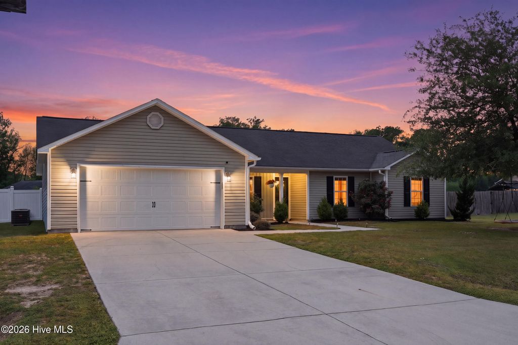 Photo of 302 Tuscan Court, Richlands, NC 28574 (MLS # 100567725)