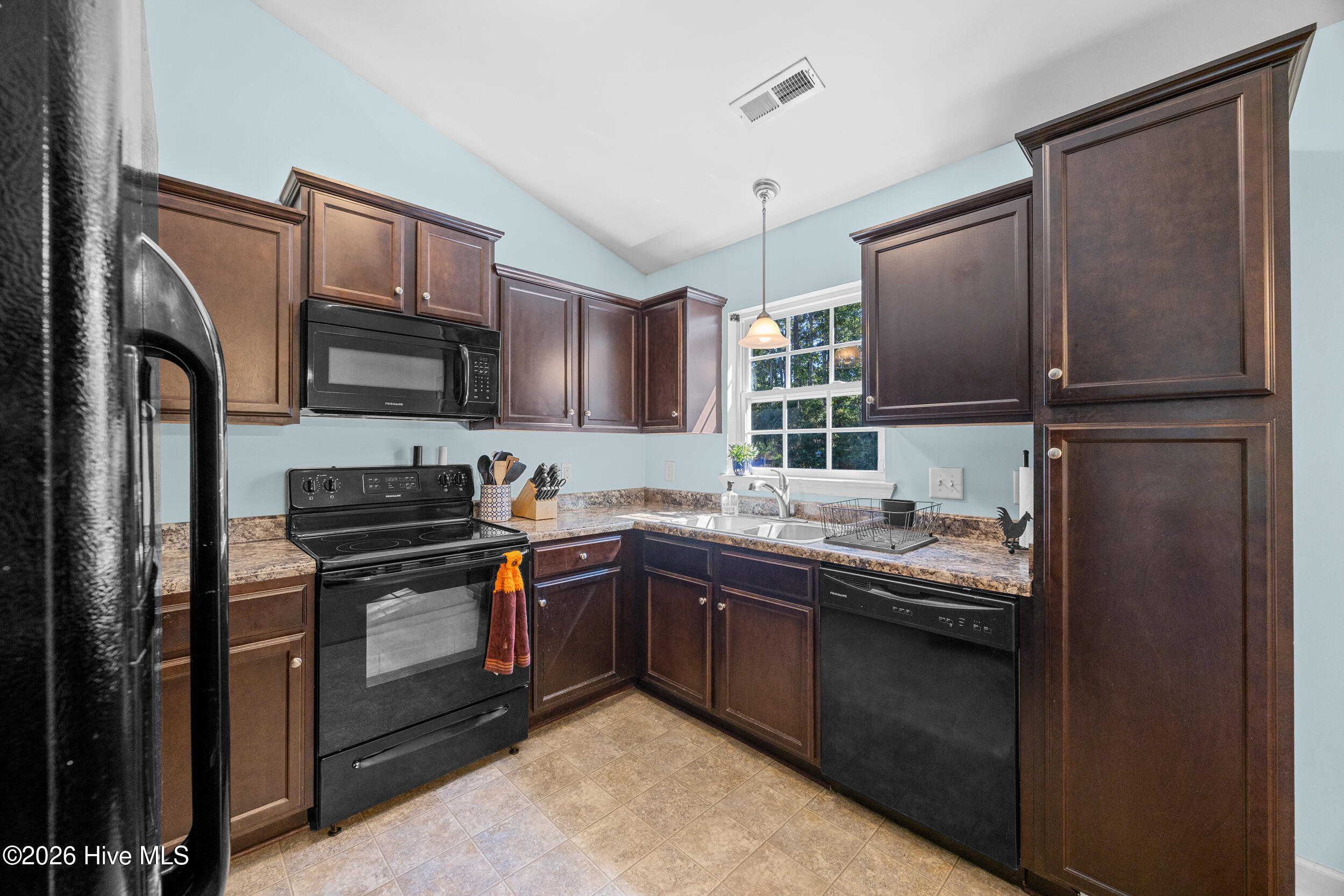 876 Old Folkstone Road