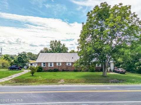 Homes For Sale - 103 Top Tobacco Road<br/> Lake Waccamaw, NC 28450