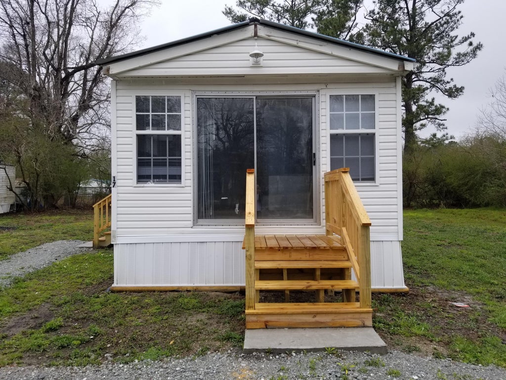 Photo of 17 Richardson Drive, Hubert, NC 28539 (MLS # 100593882)