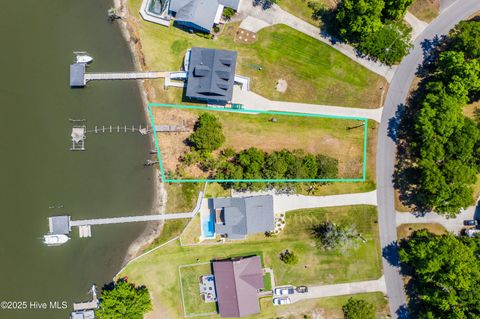 Photo of 527 Chadwick Shores Drive, Sneads Ferry, NC 28460 (MLS # 100557496)