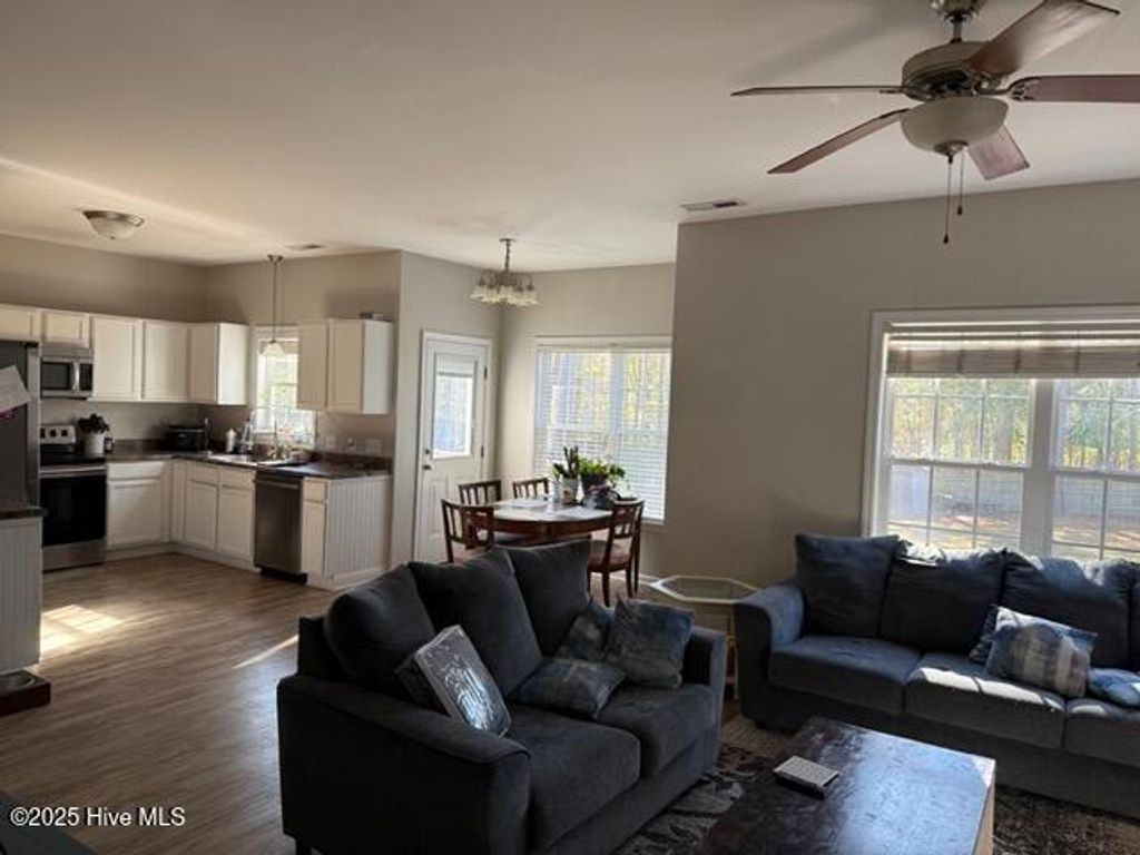 Photo of 615 Stagecoach Drive, Jacksonville, NC 28546 (MLS # 100546488)