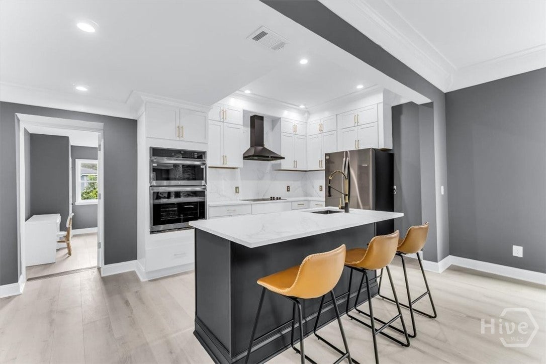 802 W 44th Street