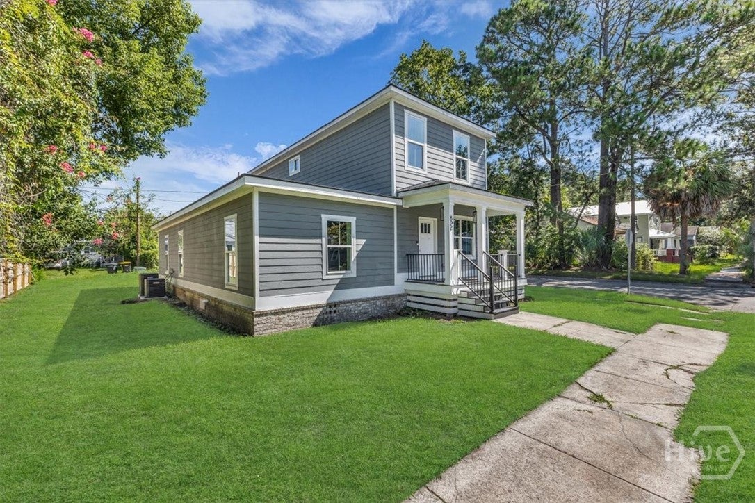 802 W 44th Street