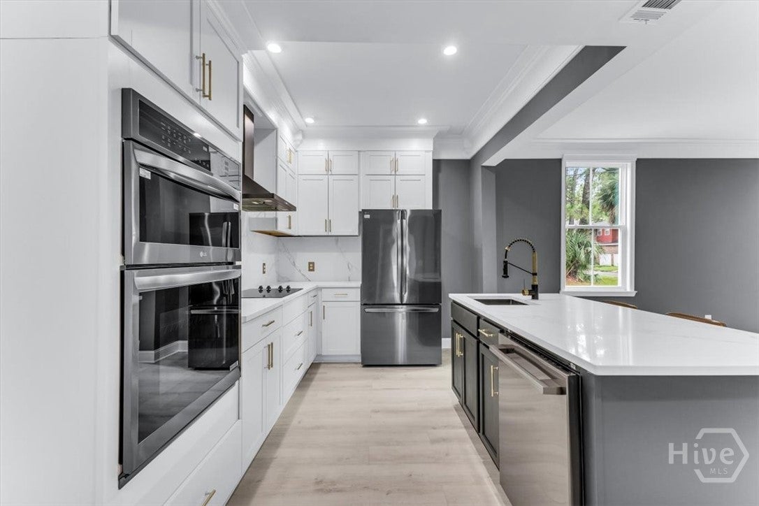 802 W 44th Street