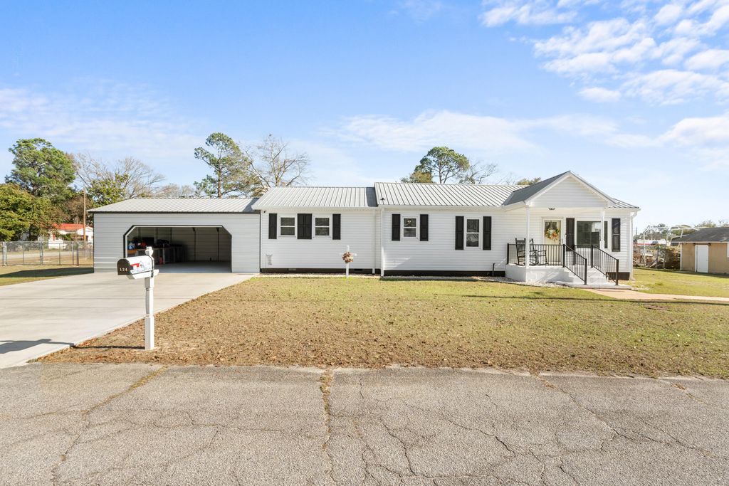 Photo of 124 Pierce Avenue, Swainsboro, GA 30401 (MLS # 552493)