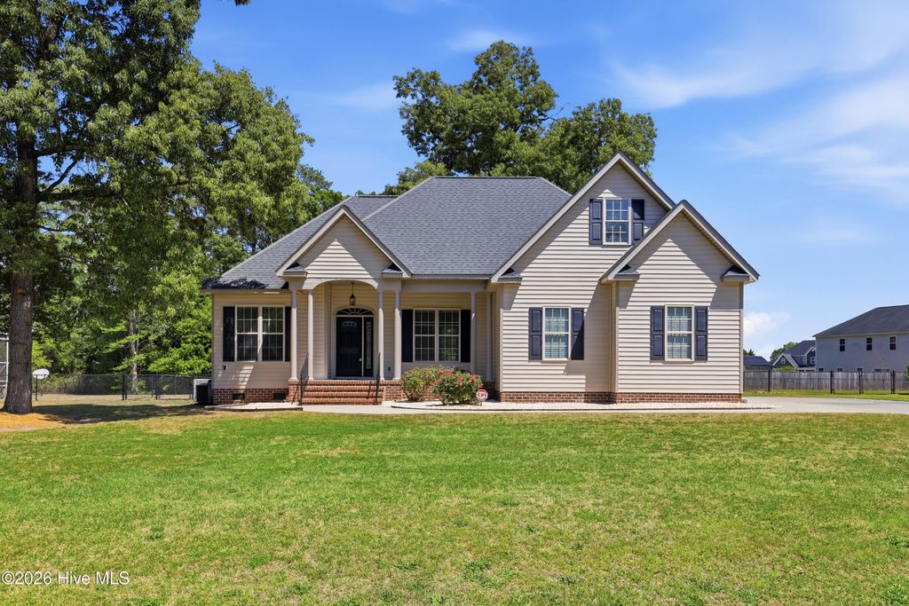 Photo of 206 Laurel Drive, Pikeville, NC 27863 (MLS # 100567667)