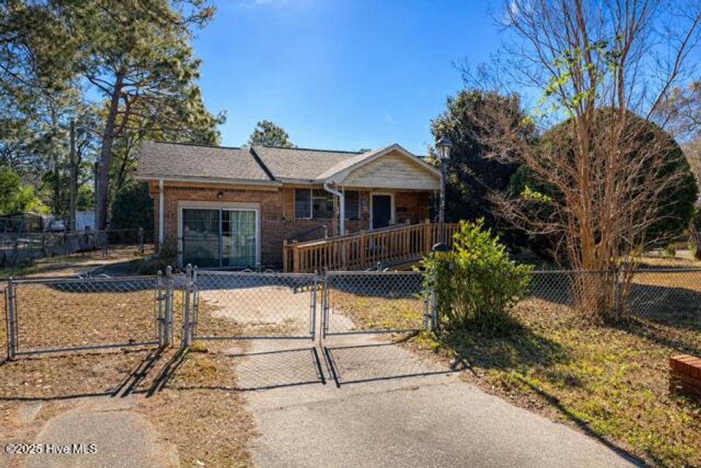 Photo of 5624 Saint Nicholas Road, Wilmington, NC 28405 (MLS # 100546898)