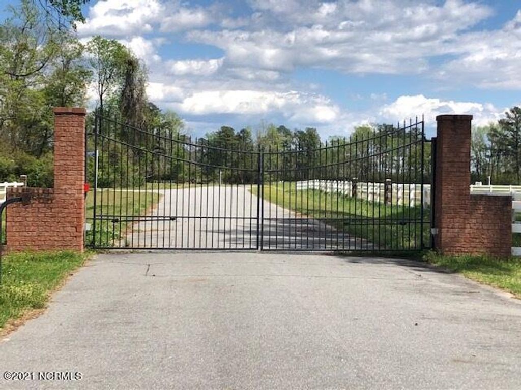 Photo of 45 N Pointe Vista Drive, Belhaven, NC 27810 (MLS # 100265074)