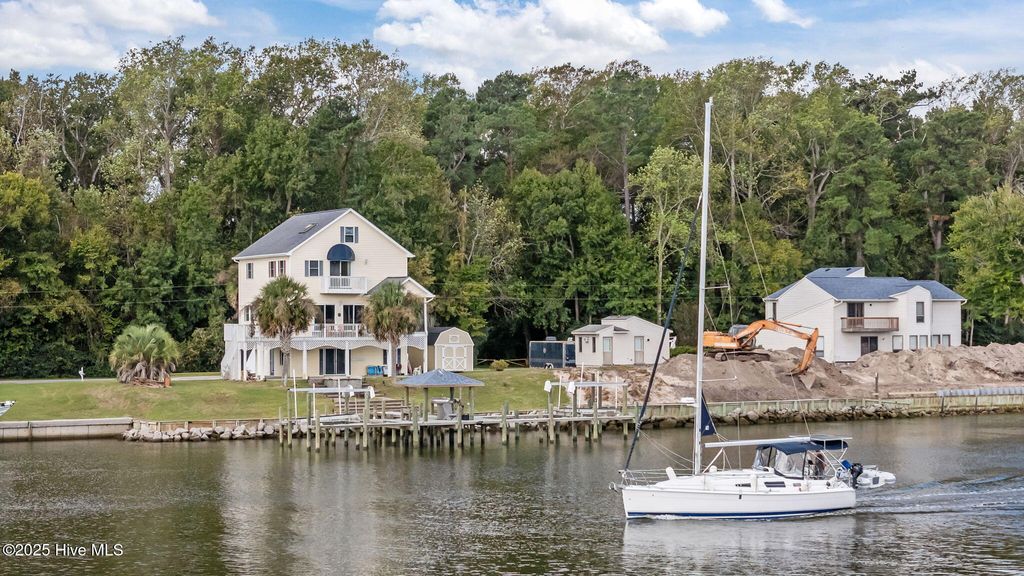 Photo of 850 Sea Gate Drive, Newport, NC 28570 (MLS # 100535760)