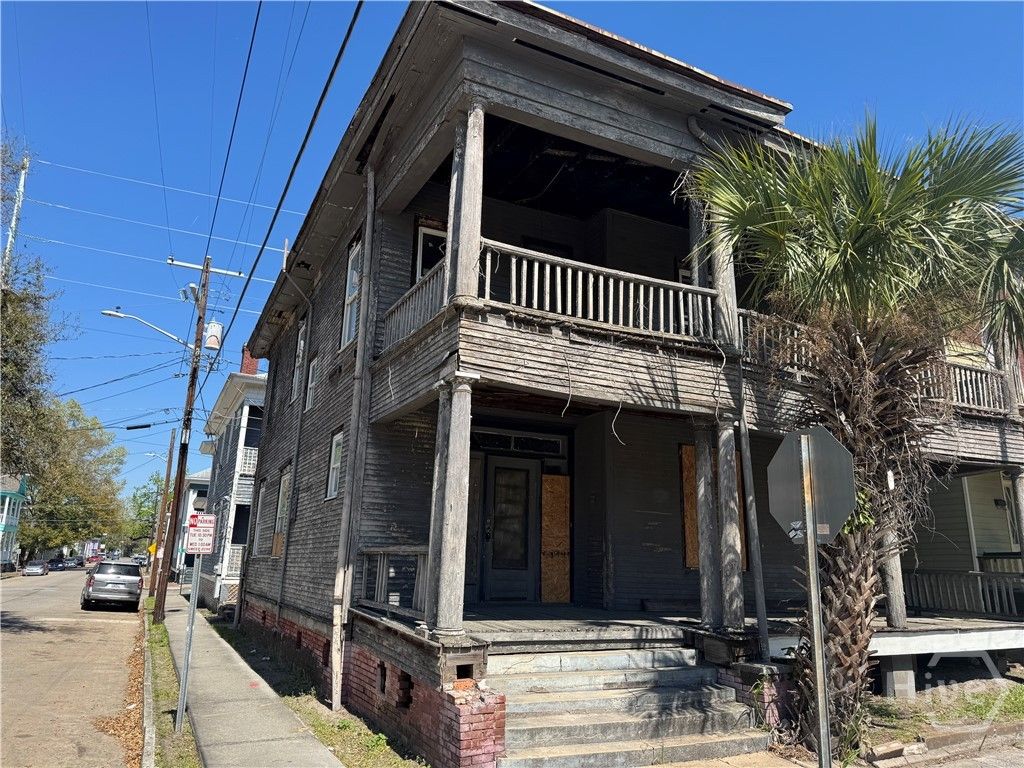 Photo of 220 W 33rd Street, Savannah, GA 31401 (MLS # SA351629)