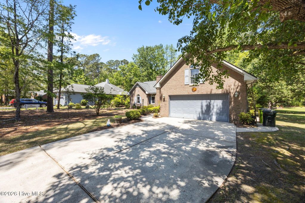 Photo of 1015 Laurel Valley Drive, New Bern, NC 28562 (MLS # 100567257)