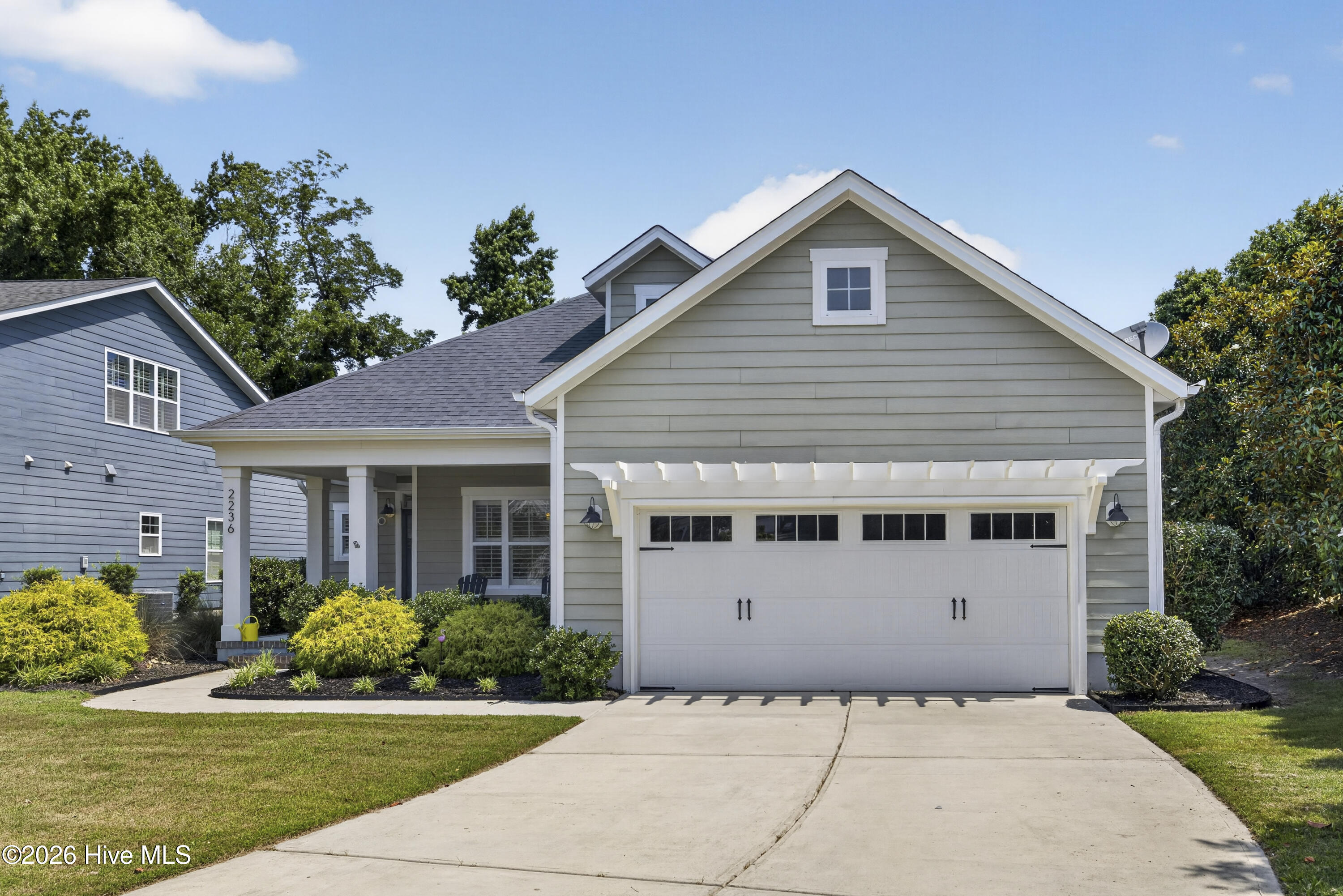 2236 Lakeside Circle