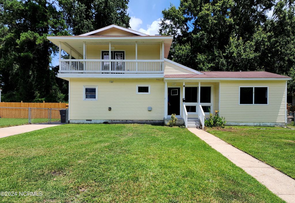 Photo of 607 New River Drive, Jacksonville, NC 28540 (MLS # 100545628)