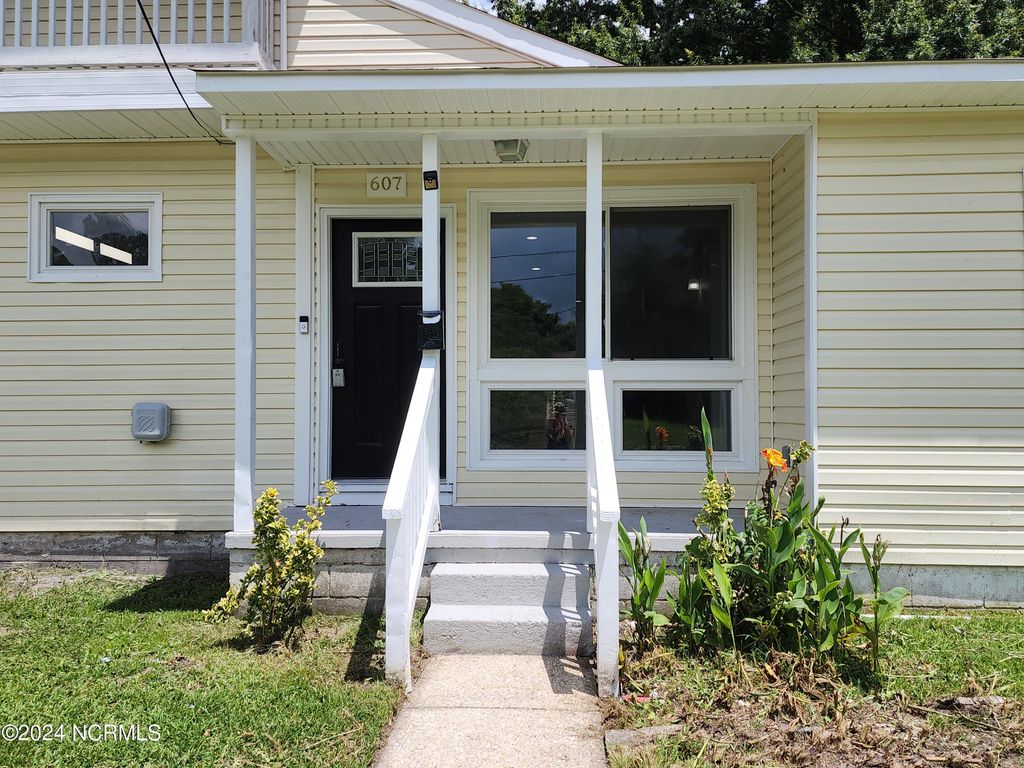 Photo of 607 New River Drive, Jacksonville, NC 28540 (MLS # 100545628)