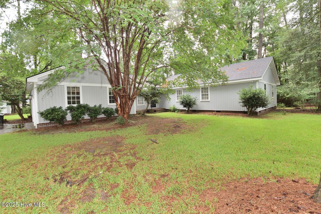 Photo of 117 Tam O Shanter Drive, Rocky Mount, NC 27804 (MLS # 100571450)