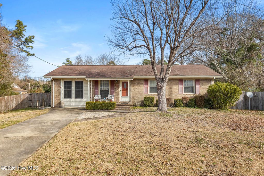 Photo of 111 Yorkshire Drive, Jacksonville, NC 28546 (MLS # 100548988)