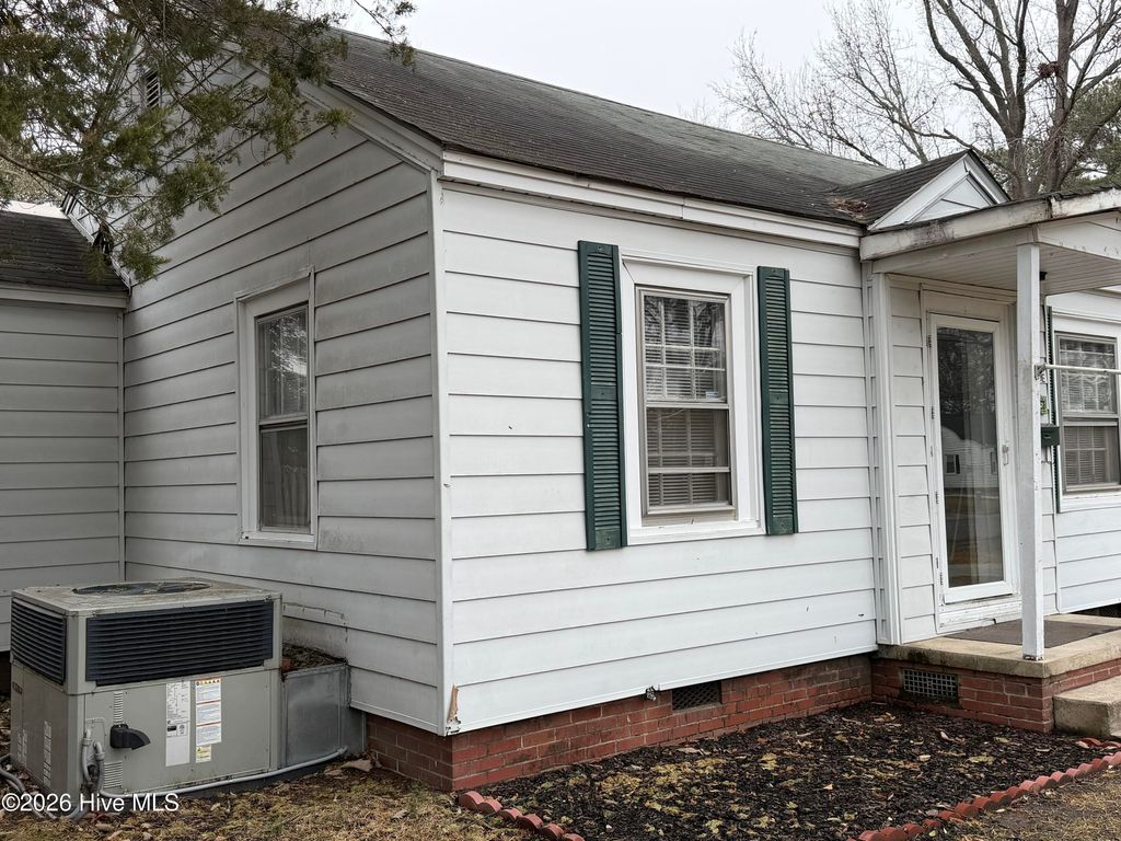 Photo of 130 S Fairview Circle, Tarboro, NC 27886 (MLS # 100555051)