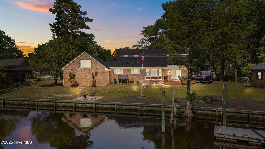 Photo of 204 Gangplank Road, New Bern, NC 28562 (MLS # 100539077)