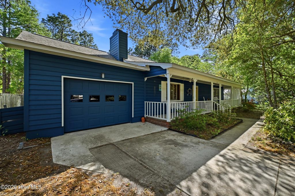 Photo of 227 E 11th Street, Southport, NC 28461 (MLS # 100568723)