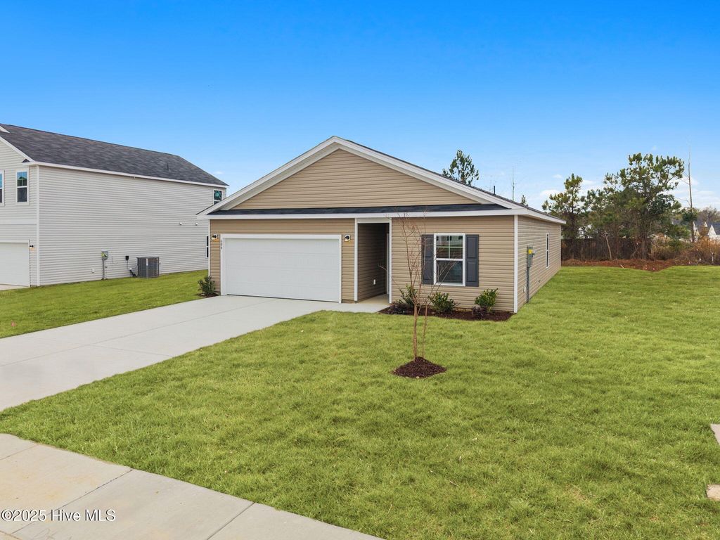 Photo of 604 S Squires Run Lane, Richlands, NC 28574 (MLS # 100515265)