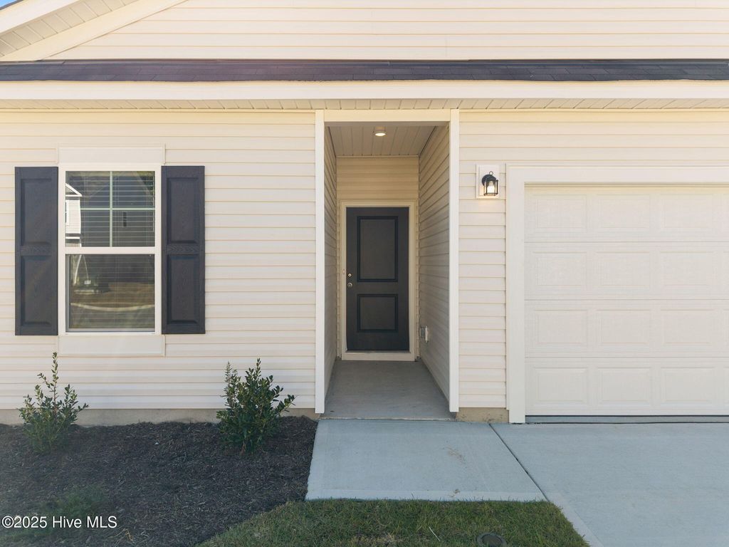 Photo of 604 S Squires Run Lane, Richlands, NC 28574 (MLS # 100515265)