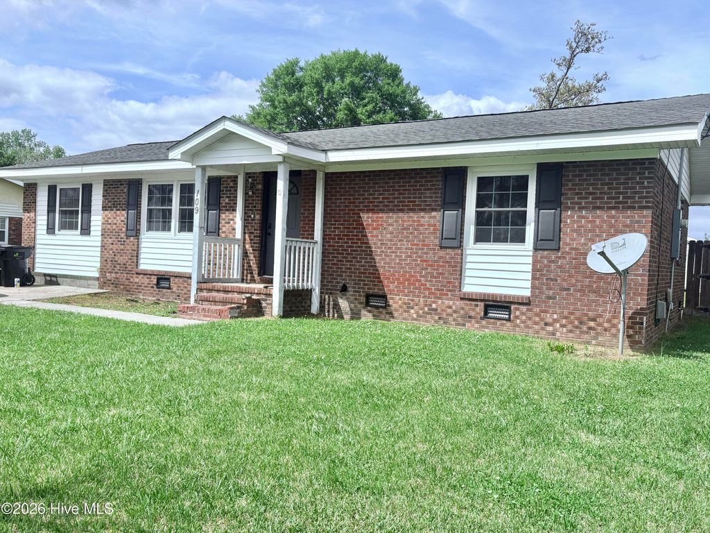 Photo of 109 Sheffield Road, Jacksonville, NC 28546 (MLS # 100566369)