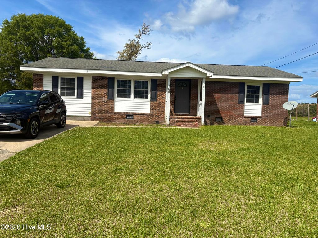 Photo of 109 Sheffield Road, Jacksonville, NC 28546 (MLS # 100566369)