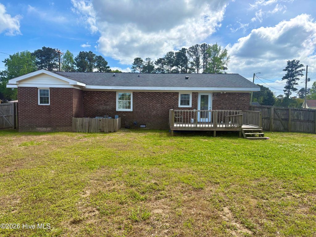 Photo of 109 Sheffield Road, Jacksonville, NC 28546 (MLS # 100566369)