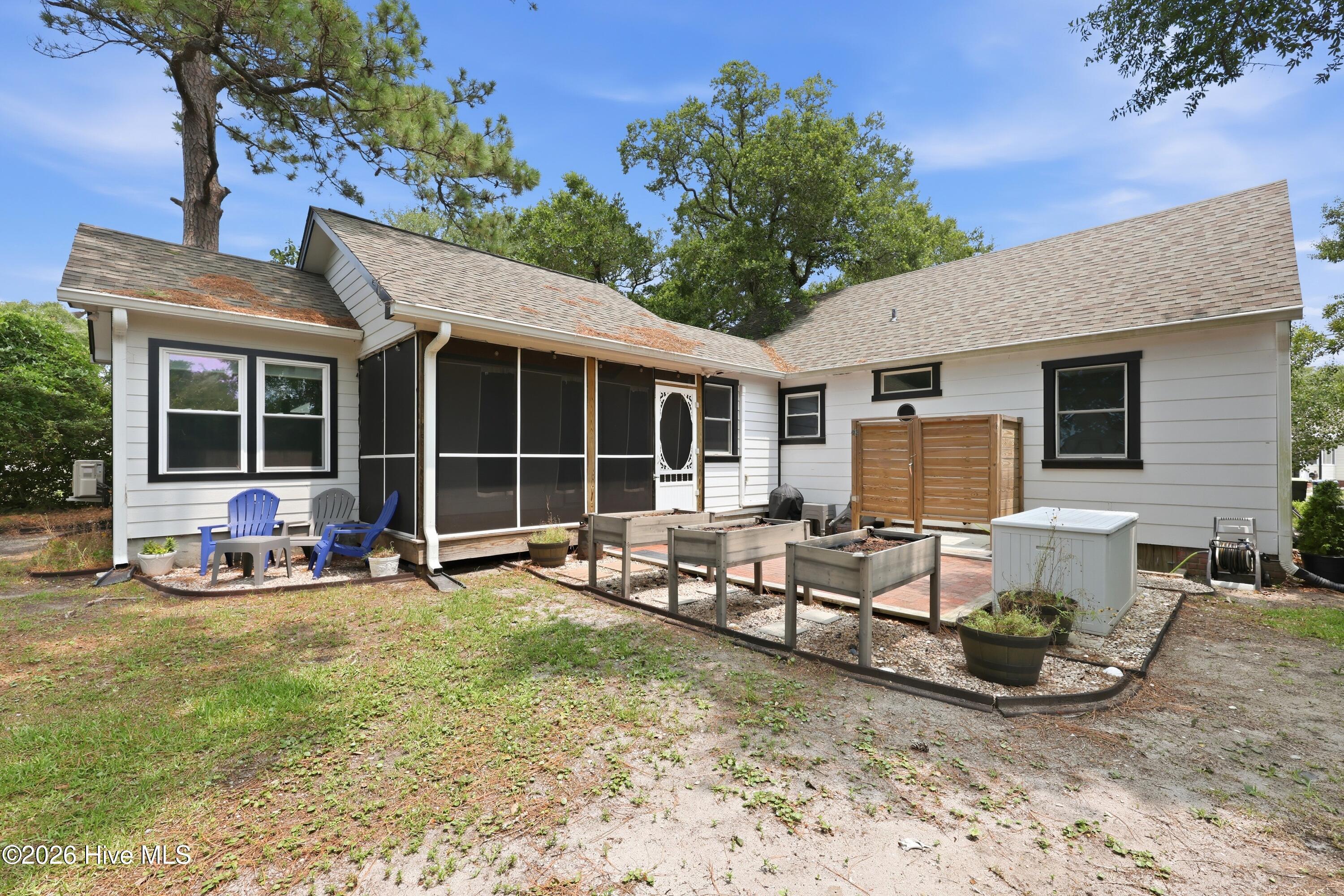 109 Noyes Avenue