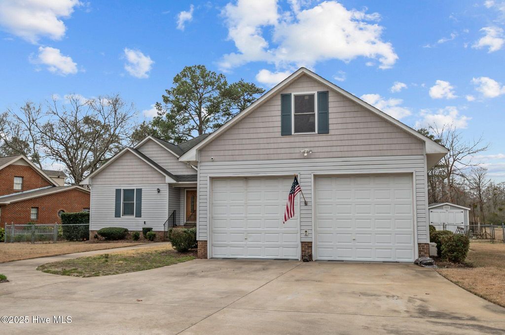 Photo of 108 Arbor Drive, Washington, NC 27889 (MLS # 100553370)