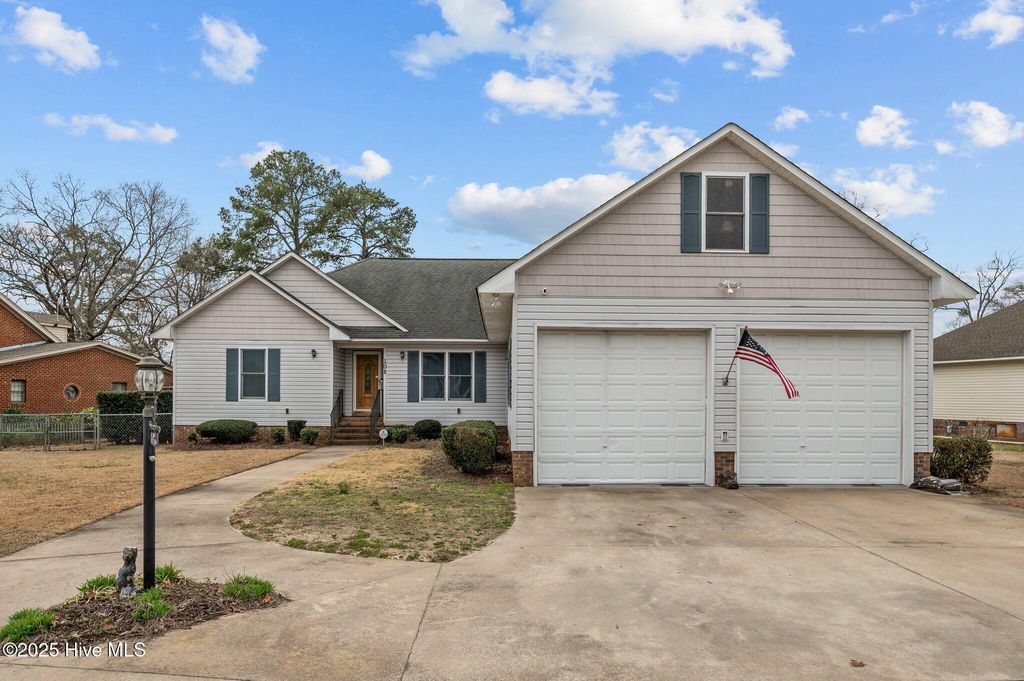 Photo of 108 Arbor Drive, Washington, NC 27889 (MLS # 100553370)
