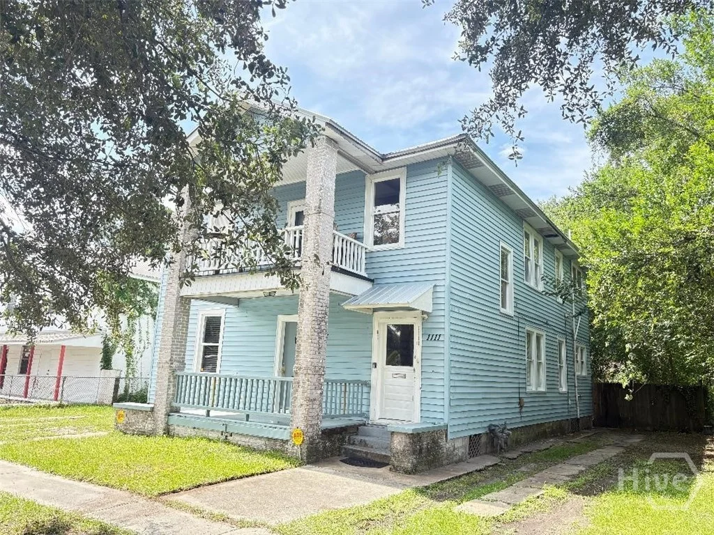 1111 E 35 Street
