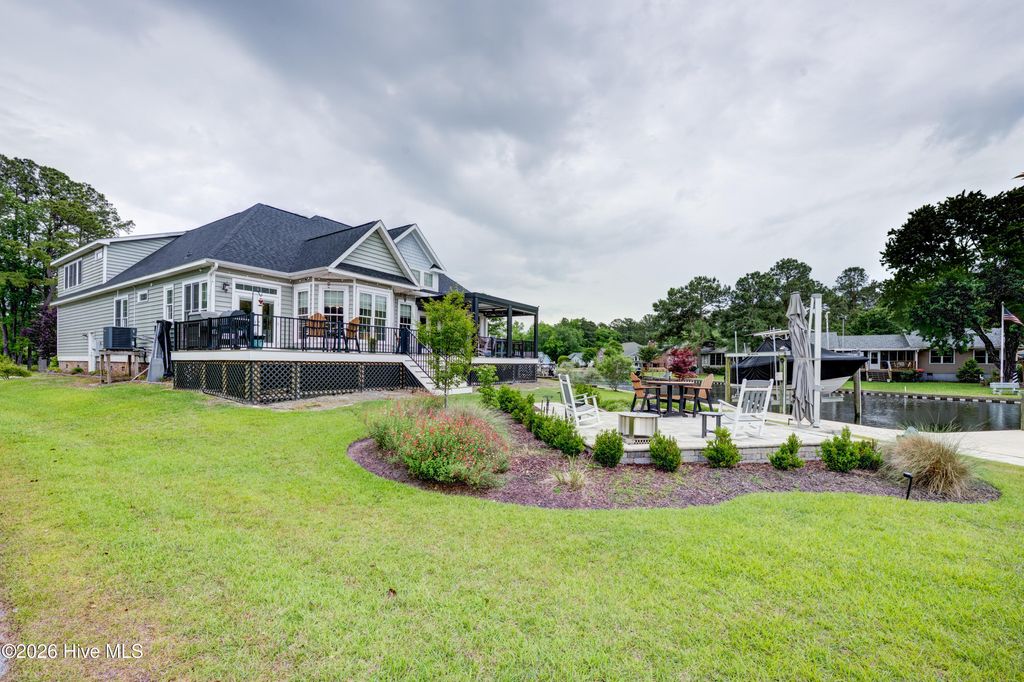 Photo of 113 Bowline Road, New Bern, NC 28562 (MLS # 100571120)