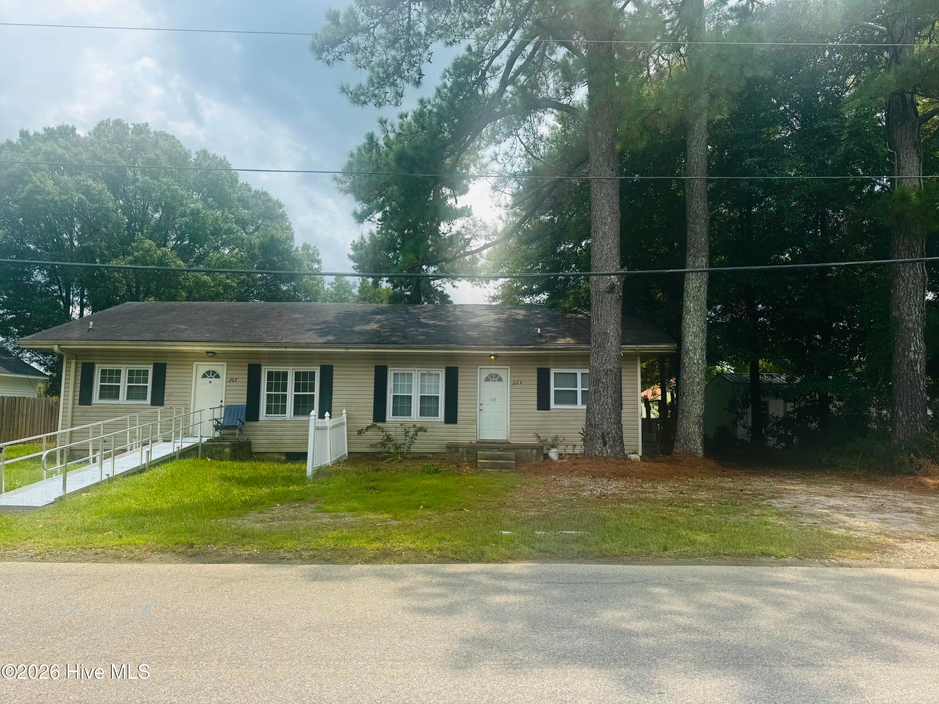 207 W Bridgers Street, Burgaw, NC, 28425