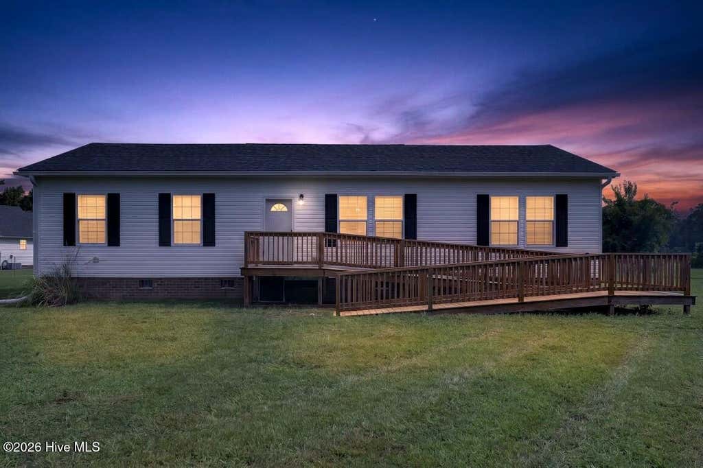 Photo of 304 Forsythe Lane, New Bern, NC 28560 (MLS # 100598492)