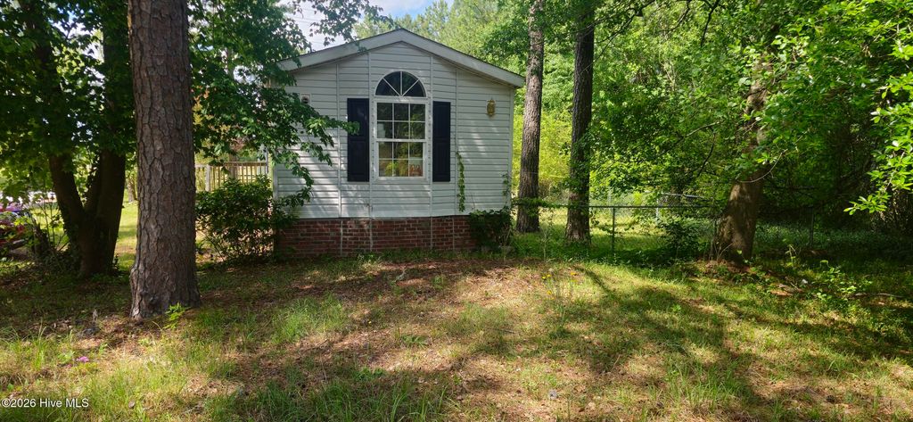 Photo of 103 Old Fountain Road, Richlands, NC 28574 (MLS # 100576223)