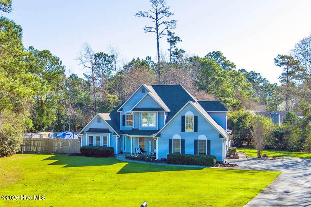 Photo of 809 Broadmoor Court, Morehead City, NC 28557 (MLS # 100561124)