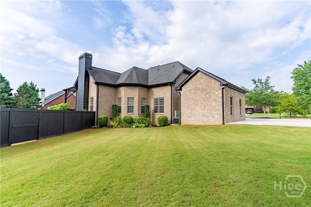 1070 Saint Albans Path