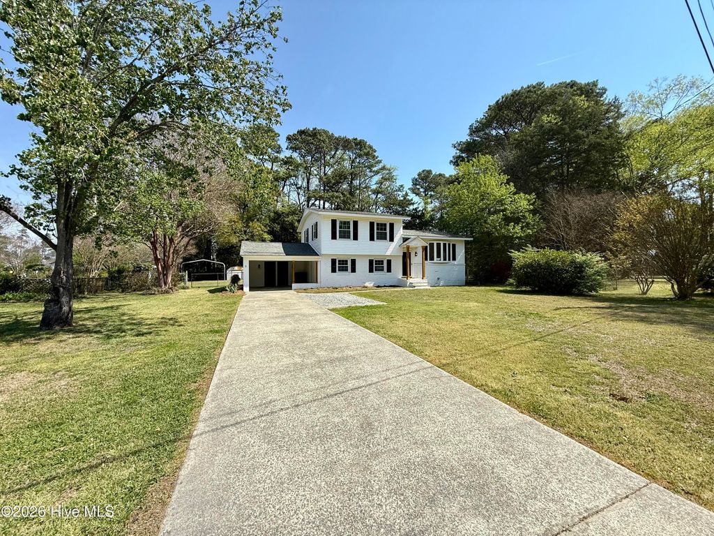Photo of 113 Horseshoe Drive, Goldsboro, NC 27534 (MLS # 100546306)