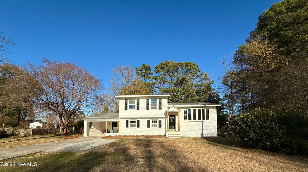 Photo of 113 Horseshoe Drive, Goldsboro, NC 27534 (MLS # 100546306)
