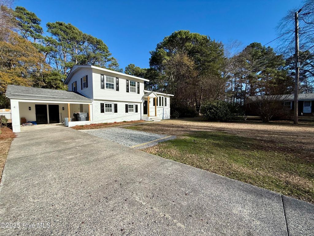 Photo of 113 Horseshoe Drive, Goldsboro, NC 27534 (MLS # 100546306)