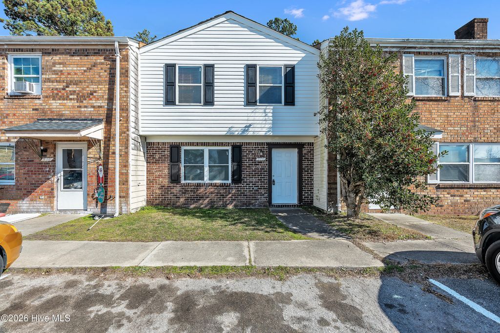 Photo of 314 Myrtlewood Circle, Jacksonville, NC 28546 (MLS # 100549952)