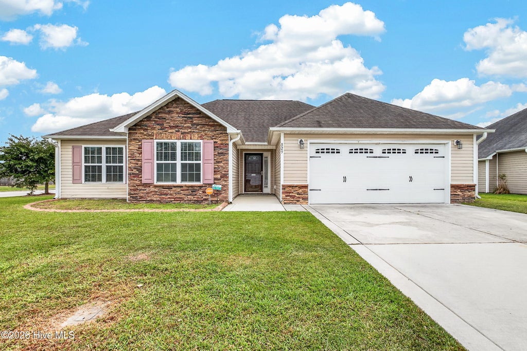 Photo of 829 Dynasty Drive, Jacksonville, NC 28546 (MLS # 100605700)
