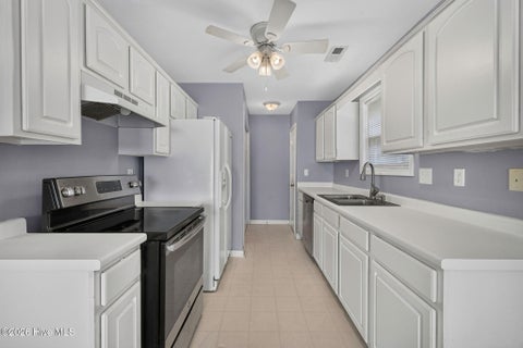 Tiny photo for 102 Tealbriar Street, Burgaw, NC 28425 (MLS # 100609984)